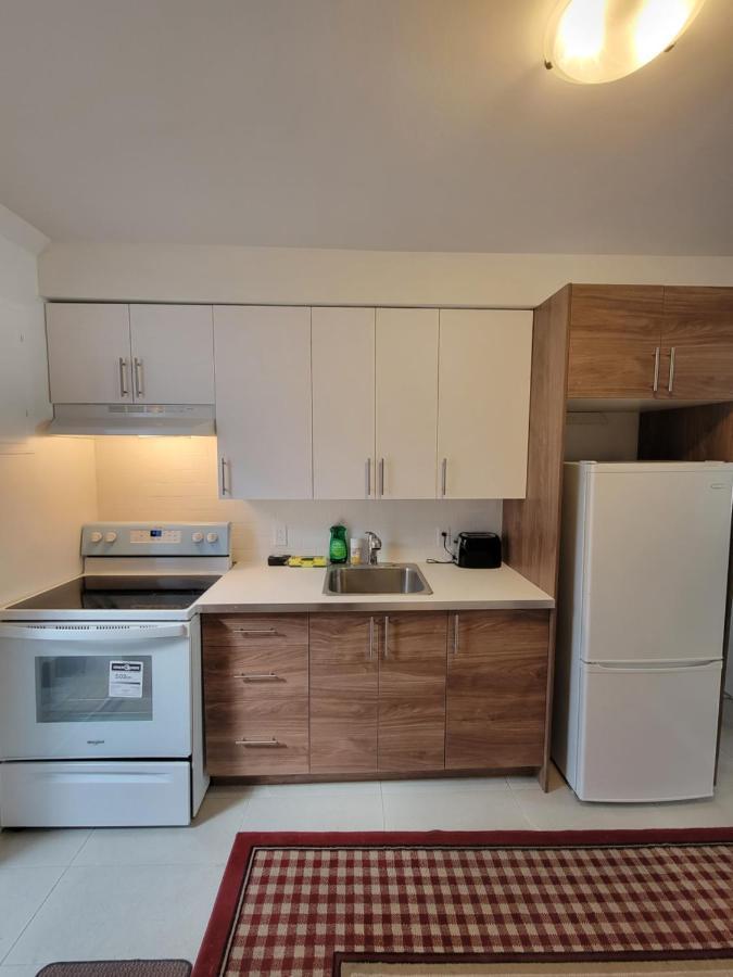 Small Condo In Montreal -Fast Wifi المظهر الخارجي الصورة